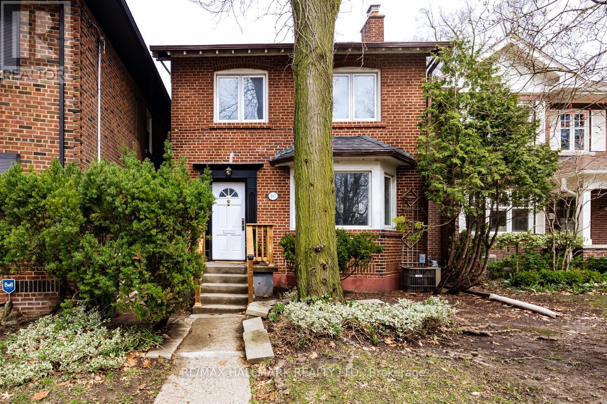 <div class="slider-price">$1,679,000</div><p>167 Welland Avenue, Toronto, Ontario</p>