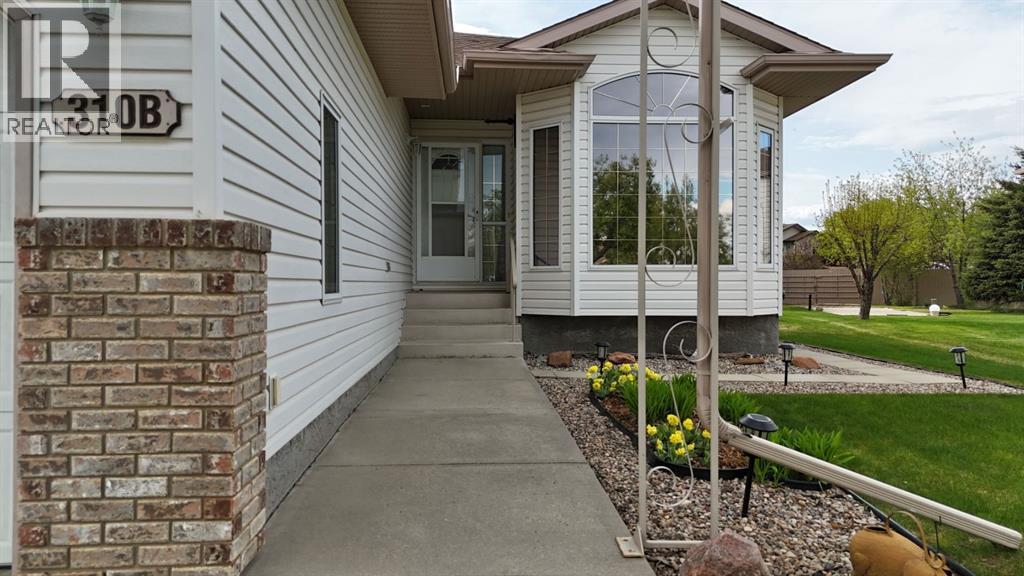 310b Edgewood Close, Camrose, Alberta  T4V 4P9 - Photo 4 - A2326775