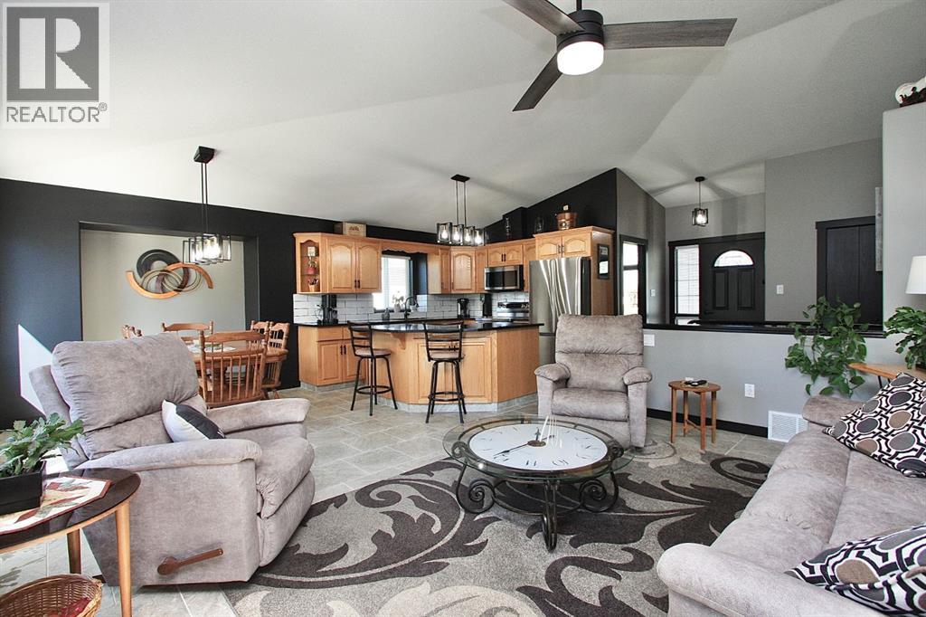 310b Edgewood Close, Camrose, Alberta  T4V 4P9 - Photo 6 - A2326775