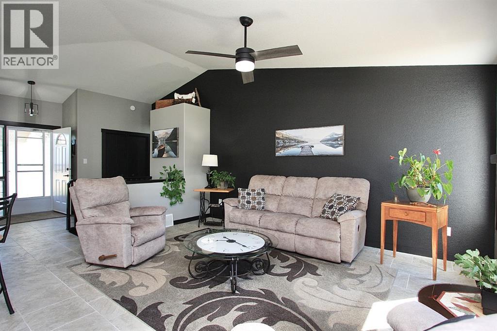 310b Edgewood Close, Camrose, Alberta  T4V 4P9 - Photo 11 - A2326775