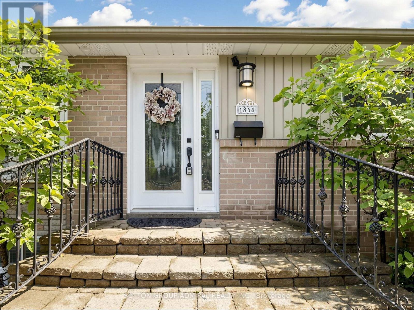 1864 Hindhead Road, Mississauga, Ontario  L5J 1N6 - Photo 4 - W13654718