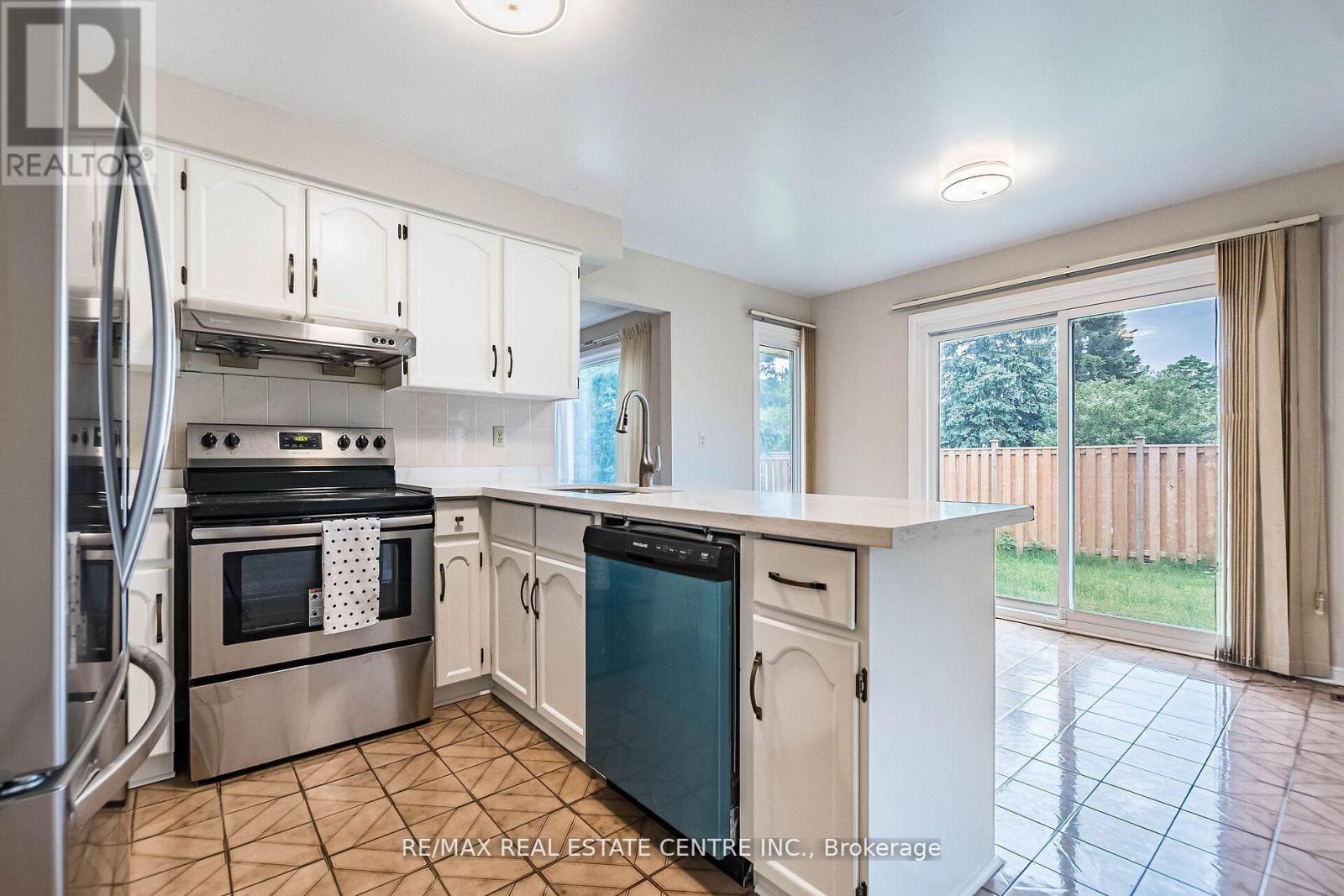 1134 Deer Run, Mississauga, Ontario  L5C 3S6 - Photo 16 - W13654720