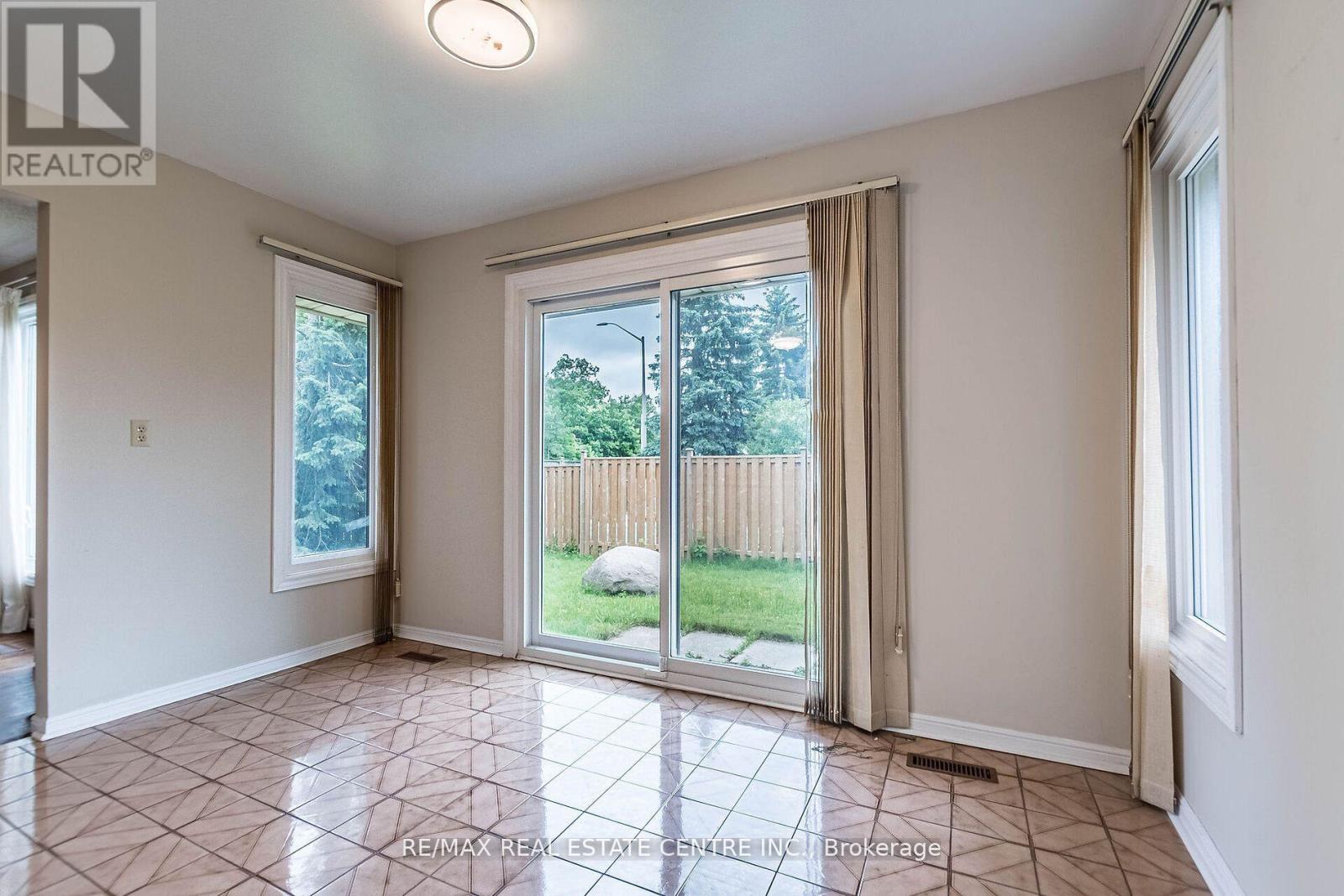 1134 Deer Run, Mississauga, Ontario  L5C 3S6 - Photo 19 - W13654720