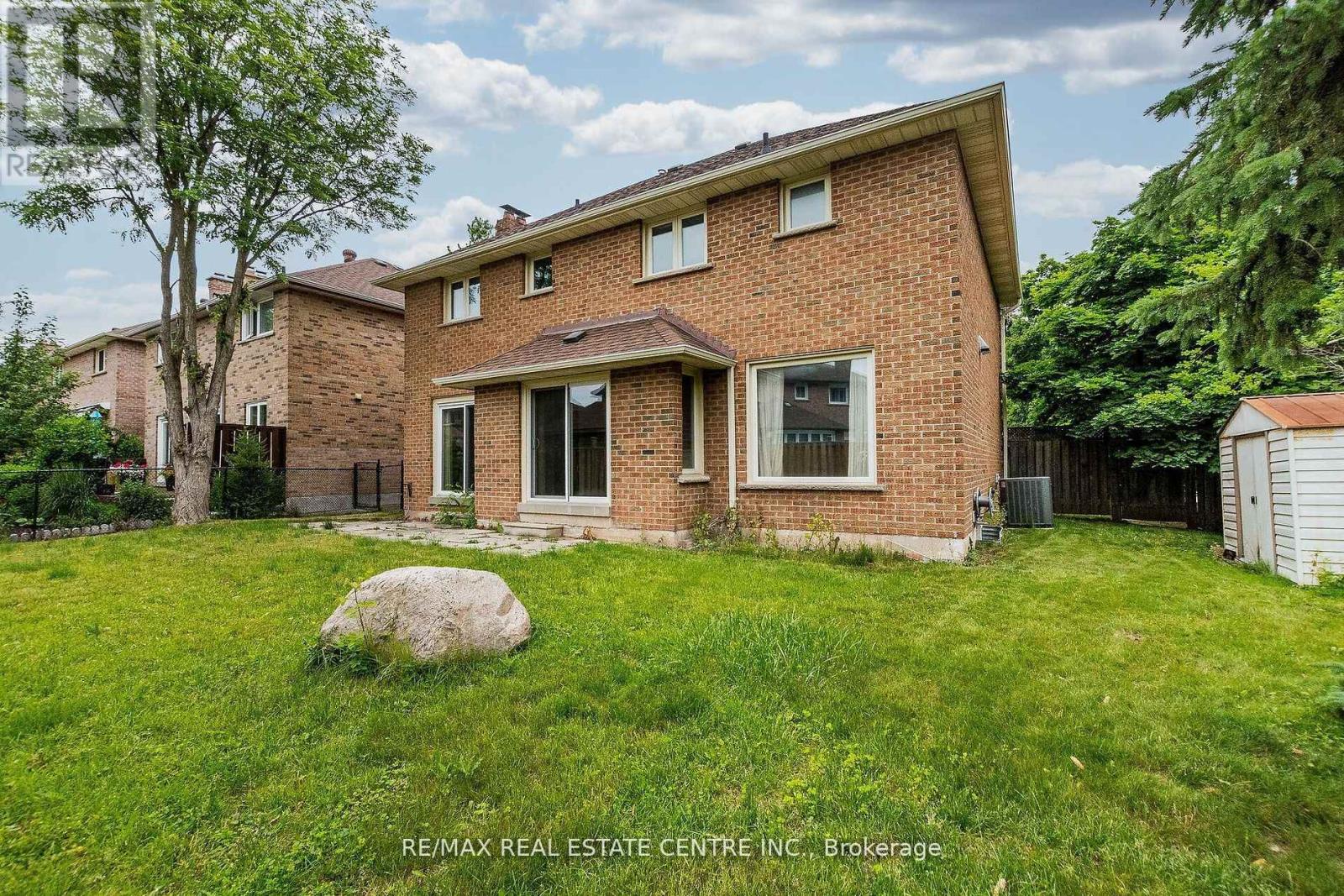 1134 Deer Run, Mississauga, Ontario  L5C 3S6 - Photo 2 - W13654720