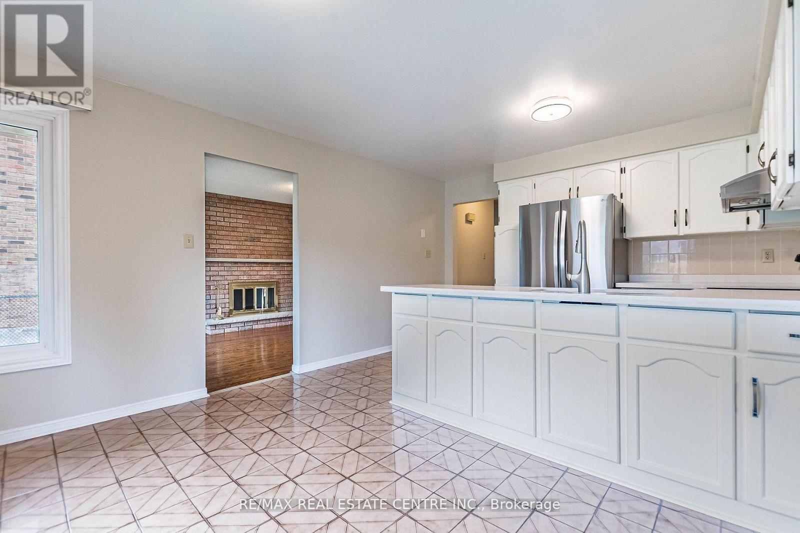 1134 Deer Run, Mississauga, Ontario  L5C 3S6 - Photo 23 - W13654720