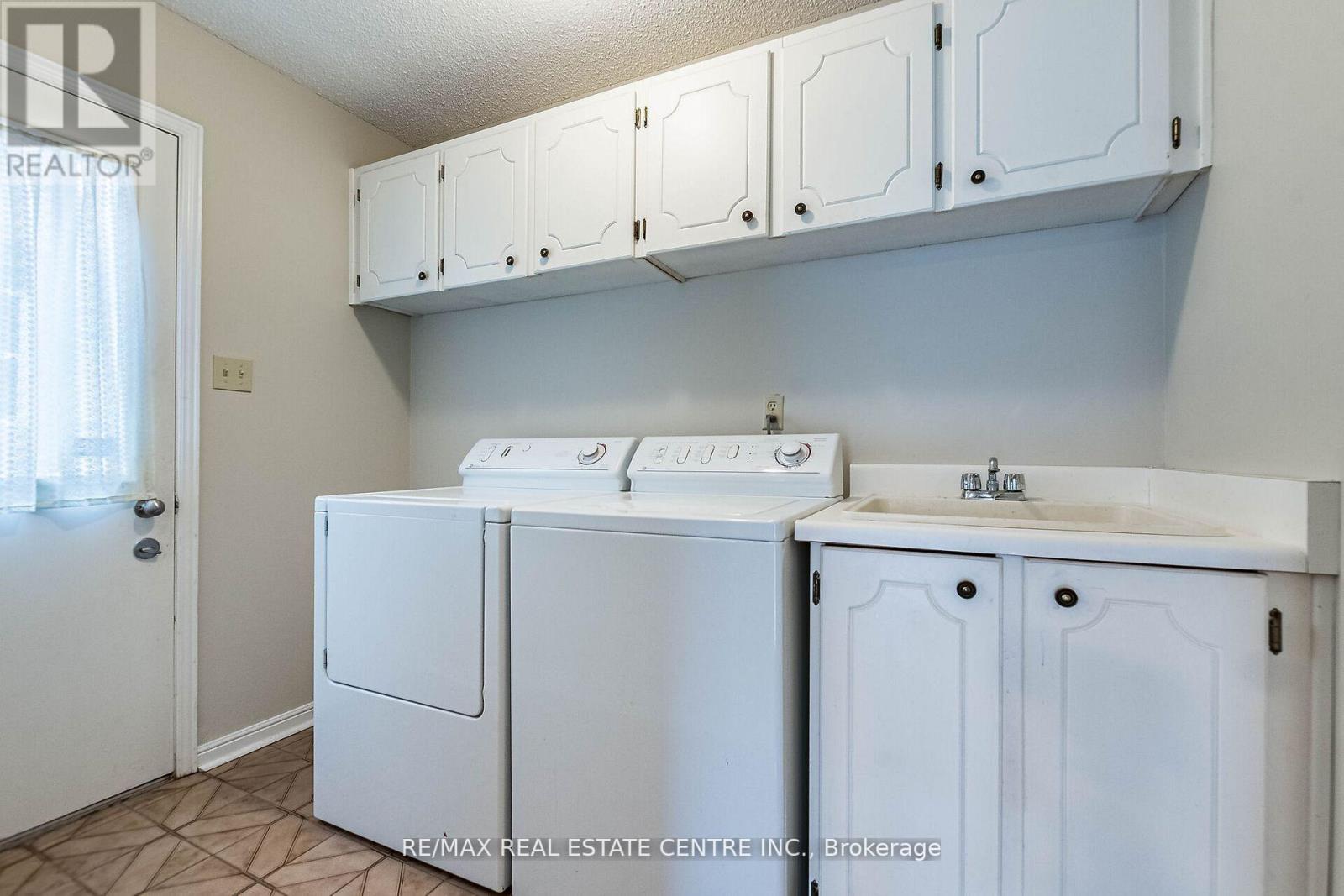 1134 Deer Run, Mississauga, Ontario  L5C 3S6 - Photo 33 - W13654720