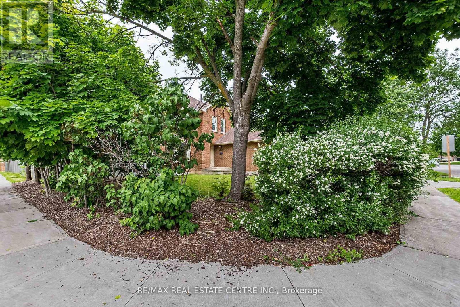 1134 Deer Run, Mississauga, Ontario  L5C 3S6 - Photo 4 - W13654720
