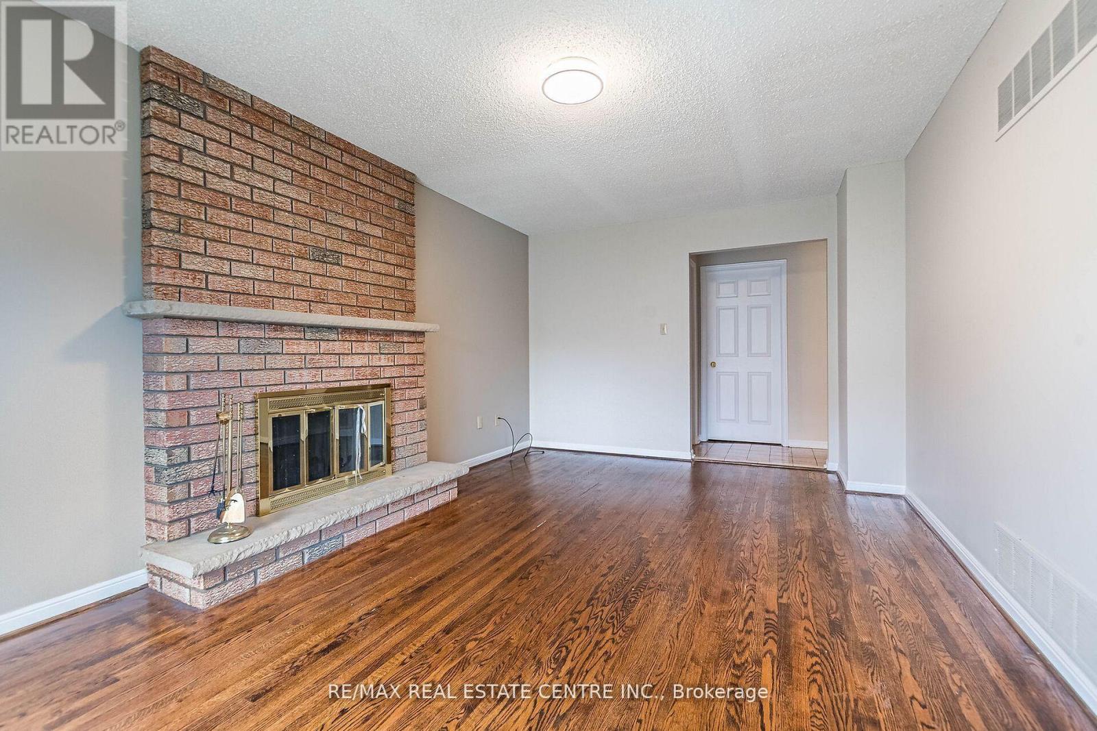 1134 Deer Run, Mississauga, Ontario  L5C 3S6 - Photo 6 - W13654720