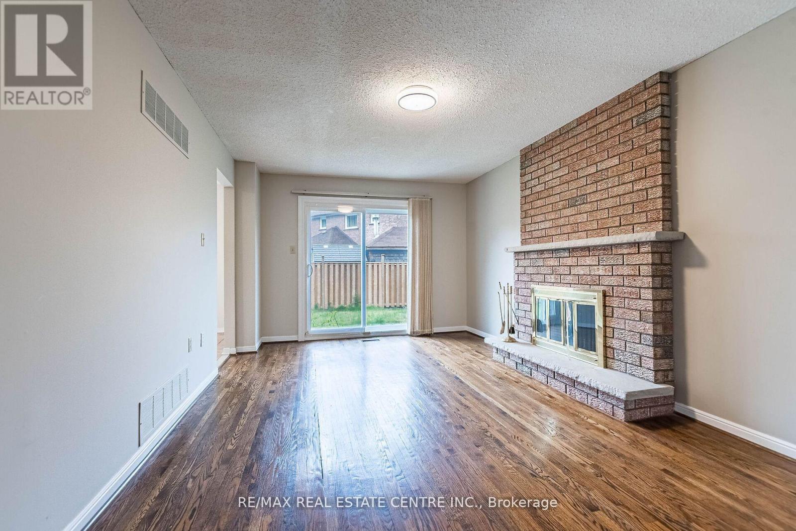1134 Deer Run, Mississauga, Ontario  L5C 3S6 - Photo 7 - W13654720