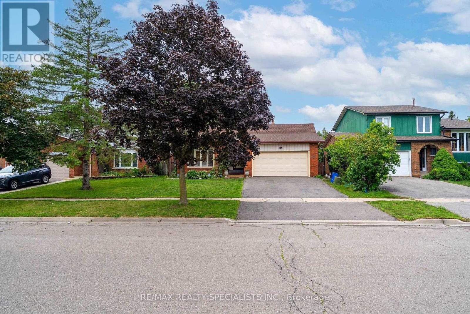 29 BLACKTHORN LANE, Brampton, Ontario