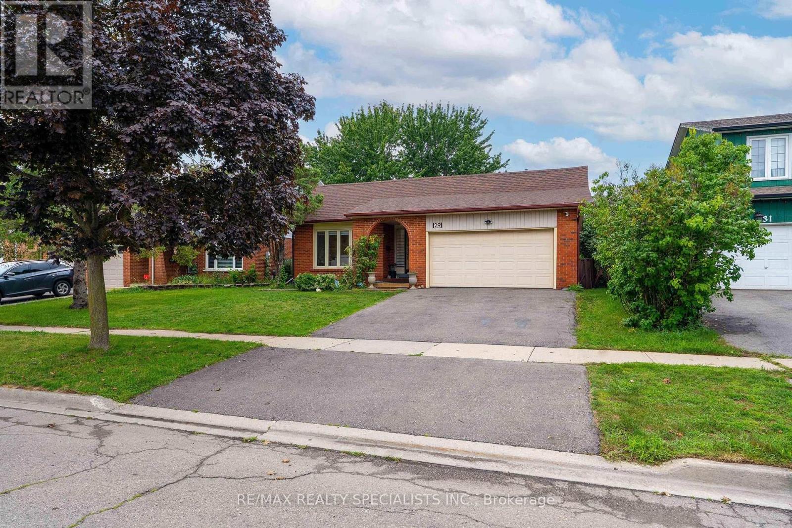 29 Blackthorn Lane, Brampton, Ontario  L6V 3K7 - Photo 2 - W13654732