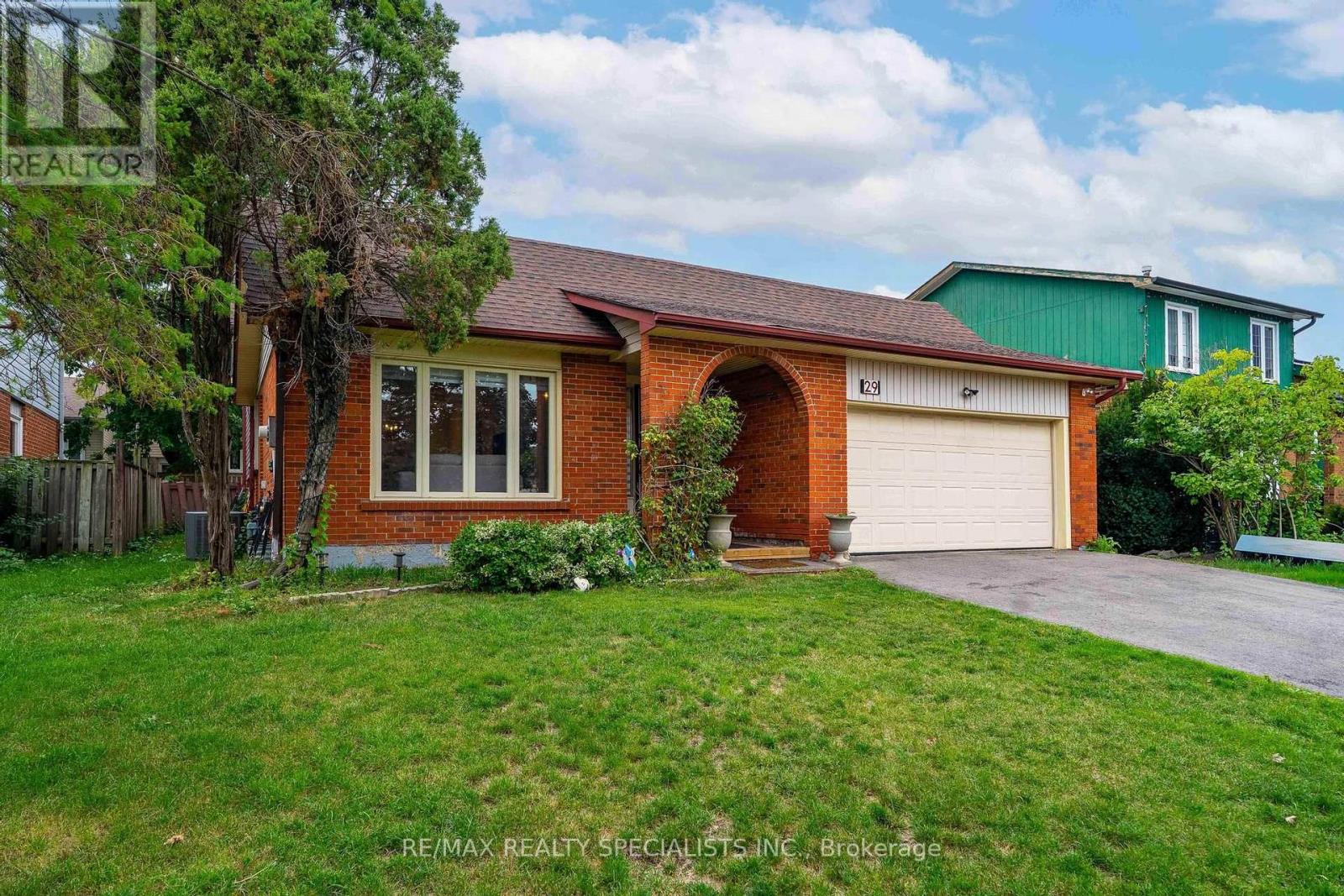29 Blackthorn Lane, Brampton, Ontario  L6V 3K7 - Photo 4 - W13654732