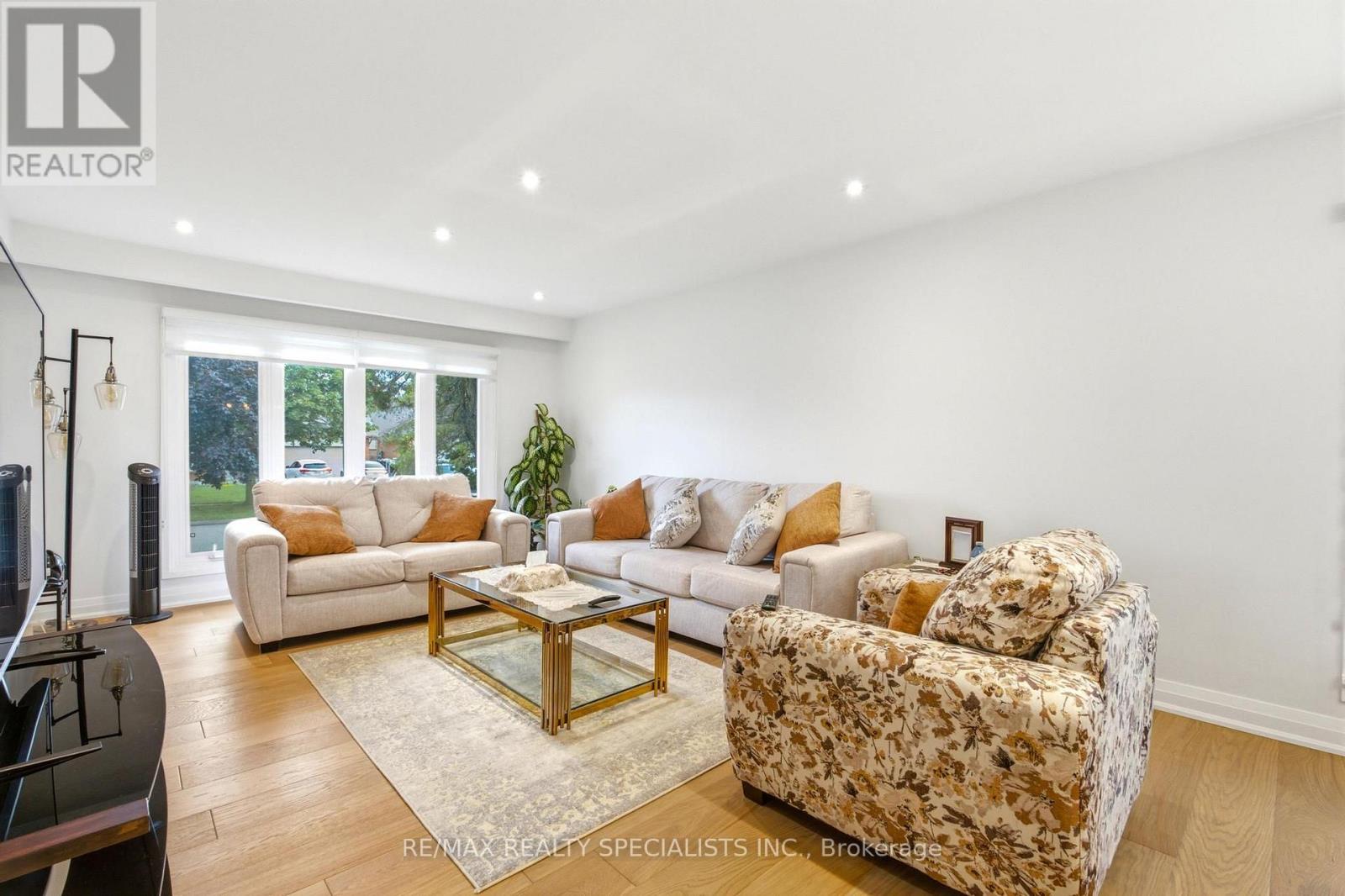 29 Blackthorn Lane, Brampton, Ontario  L6V 3K7 - Photo 9 - W13654732