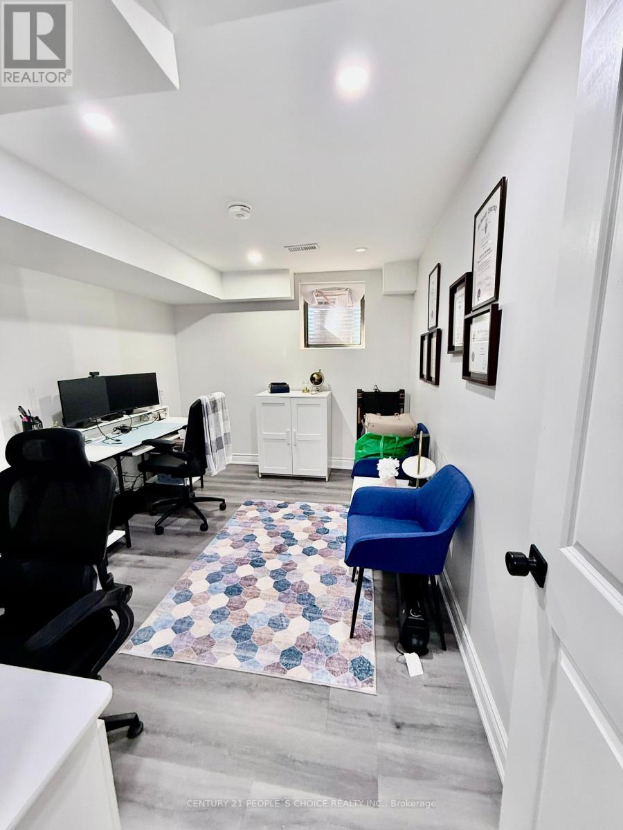 131 Locker Place, Milton, Ontario  L9E 1E6 - Photo 4 - W13654736
