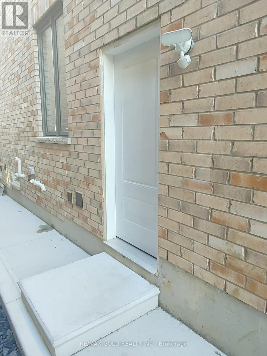 108 Emerald Coast Trail, Brampton, Ontario  L7A 5A7 - Photo 2 - W13654748