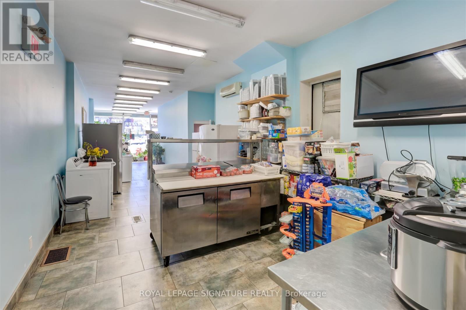 3142 Dundas Street W, Toronto, Ontario  M6P 2A1 - Photo 16 - W13654766