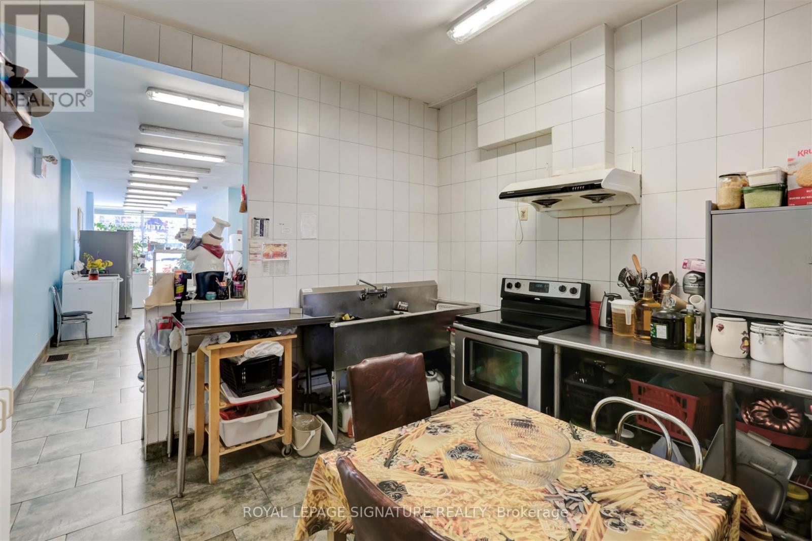 3142 Dundas Street W, Toronto, Ontario  M6P 2A1 - Photo 19 - W13654766
