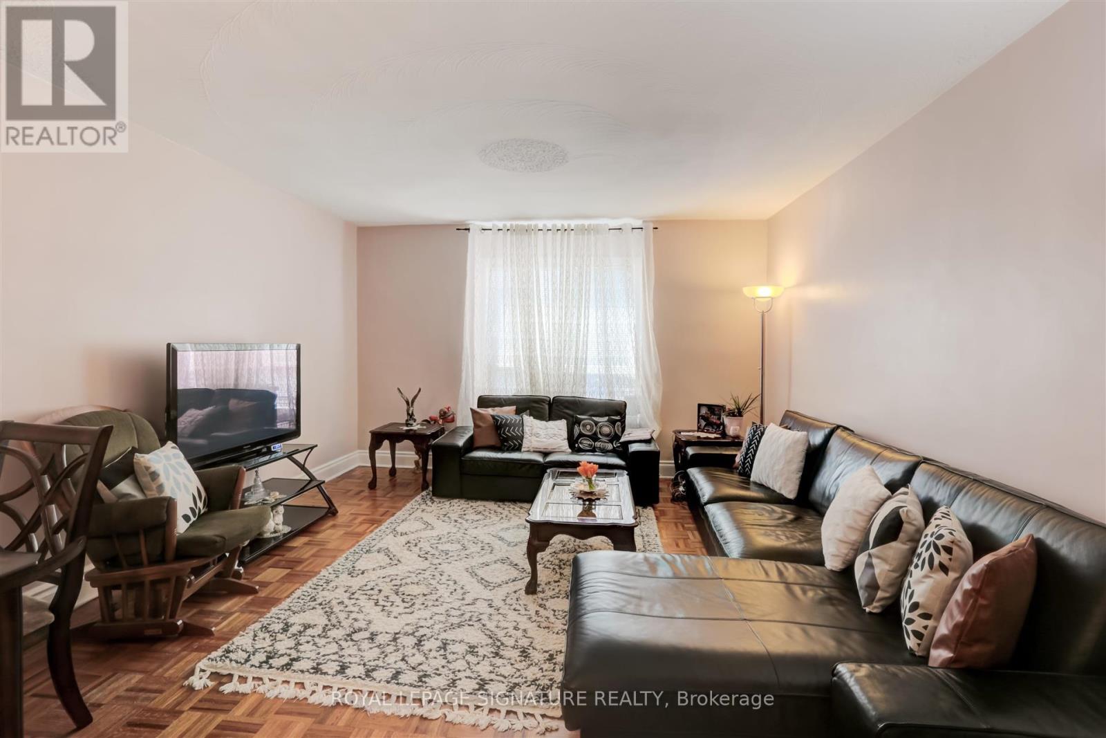 3142 Dundas Street W, Toronto, Ontario  M6P 2A1 - Photo 3 - W13654766