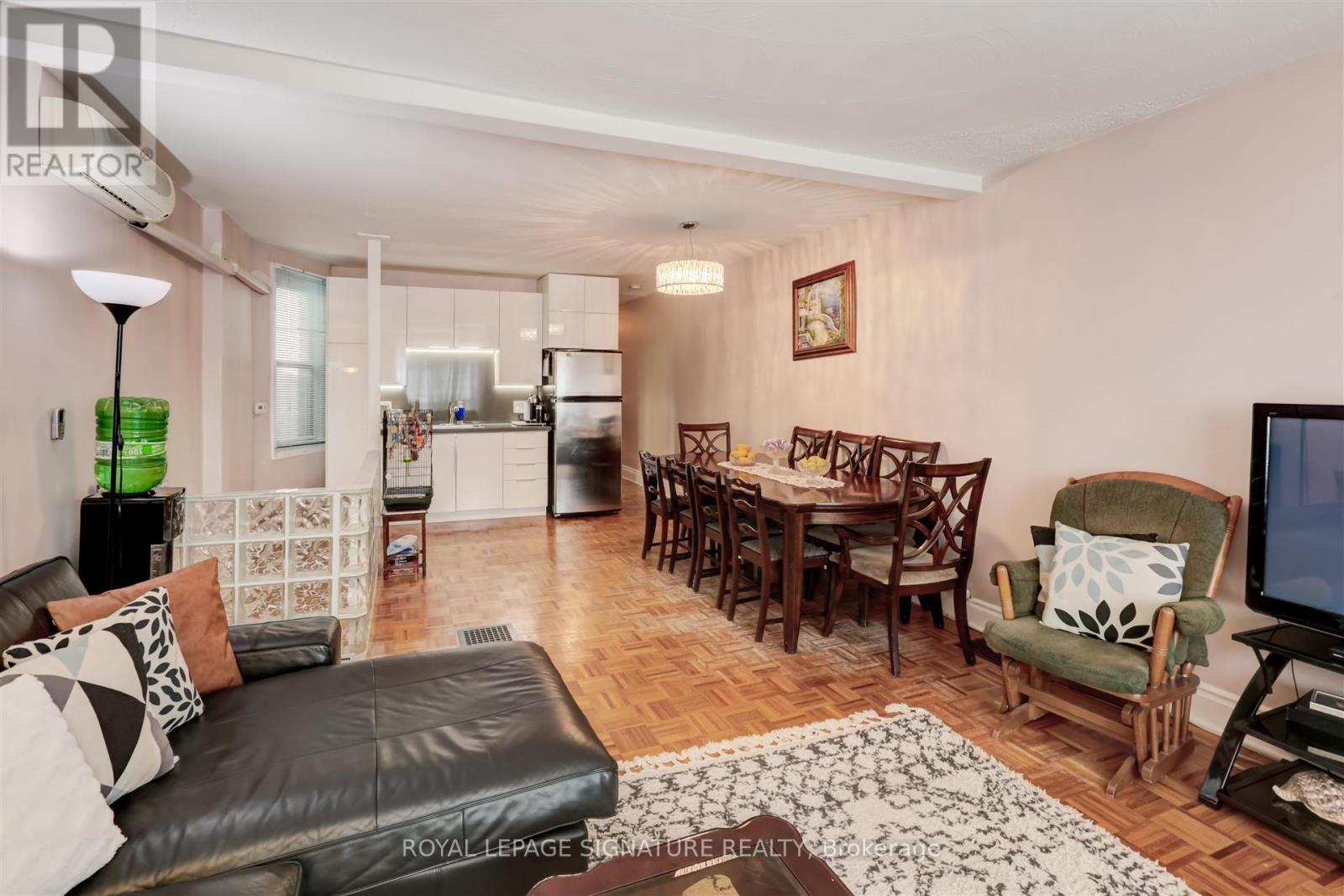 3142 Dundas Street W, Toronto, Ontario  M6P 2A1 - Photo 4 - W13654766
