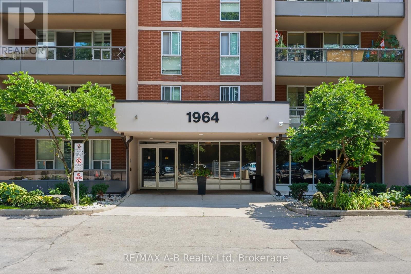 805 - 1964 Main Street W, Hamilton, Ontario  L8S 1J5 - Photo 2 - X13654780
