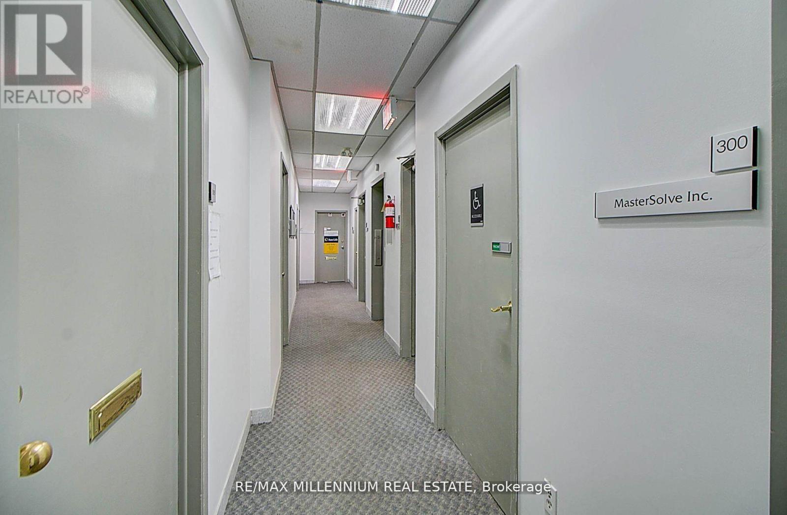 300 - 101 Dundas Street W, Whitby, Ontario L1N 2M2 - Photo 2 - E13654794