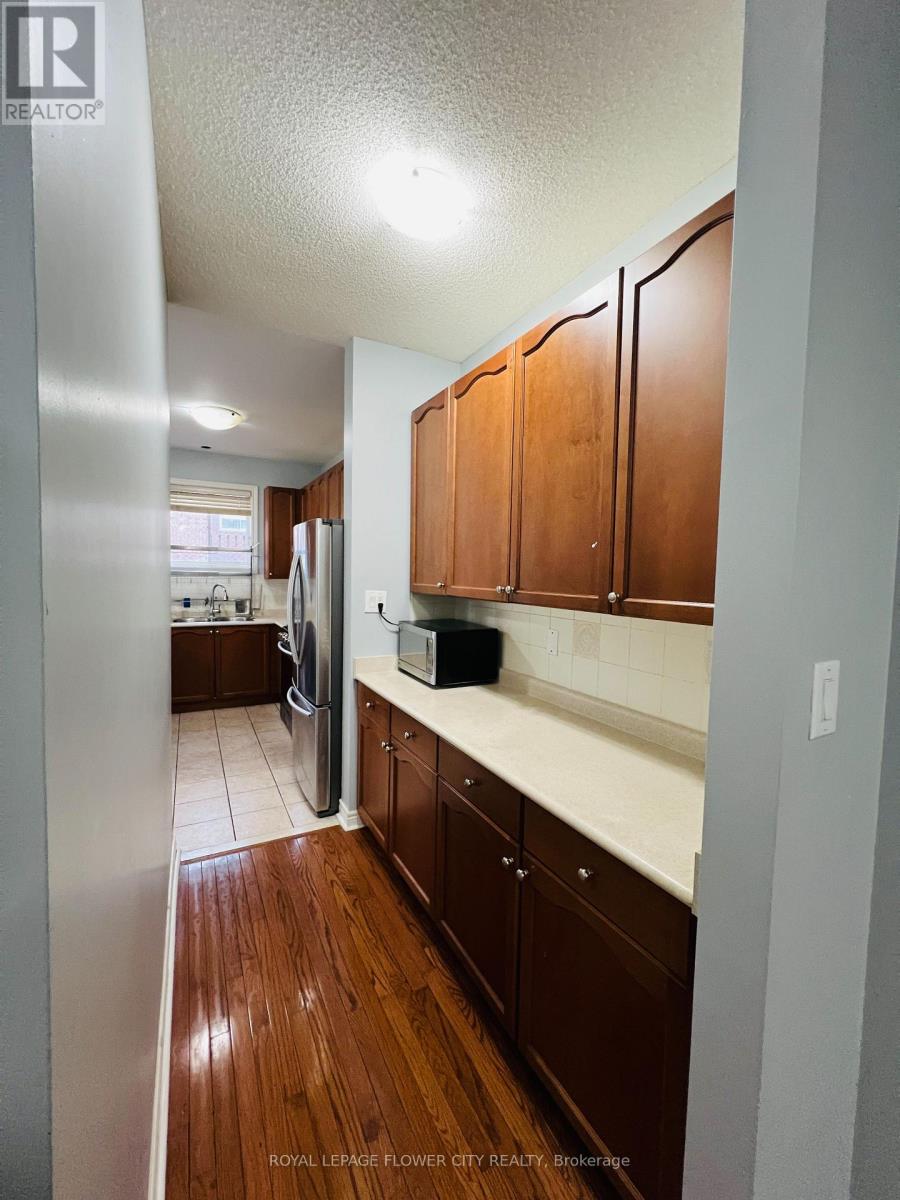 9 Shuter Lane, Brampton, Ontario  L6Y 5P1 - Photo 8 - W13654738