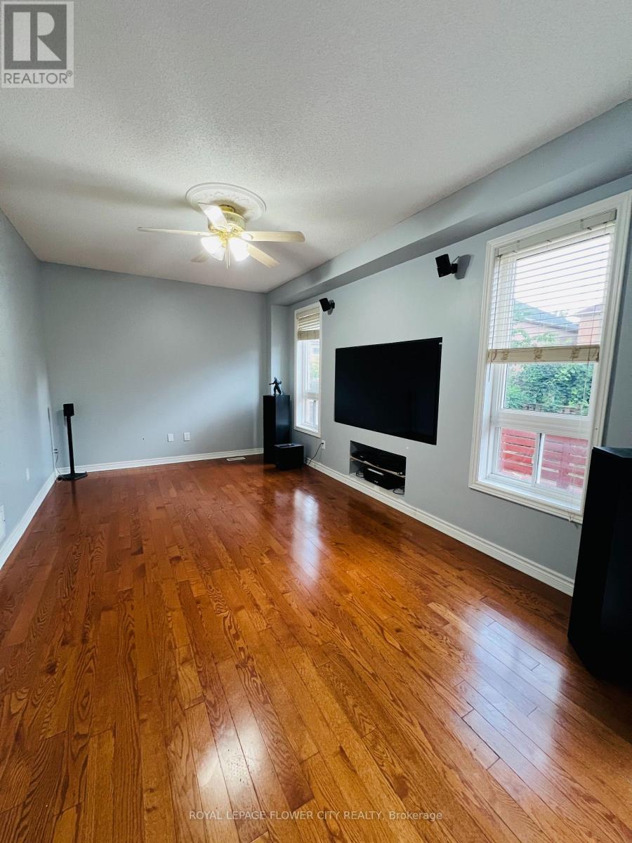 9 Shuter Lane, Brampton, Ontario  L6Y 5P1 - Photo 5 - W13654738