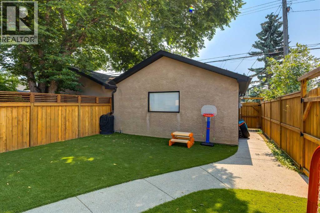 2239 Bowness Road NW, Calgary, Alberta  T2N 3L4 - Photo 11 - A2334422