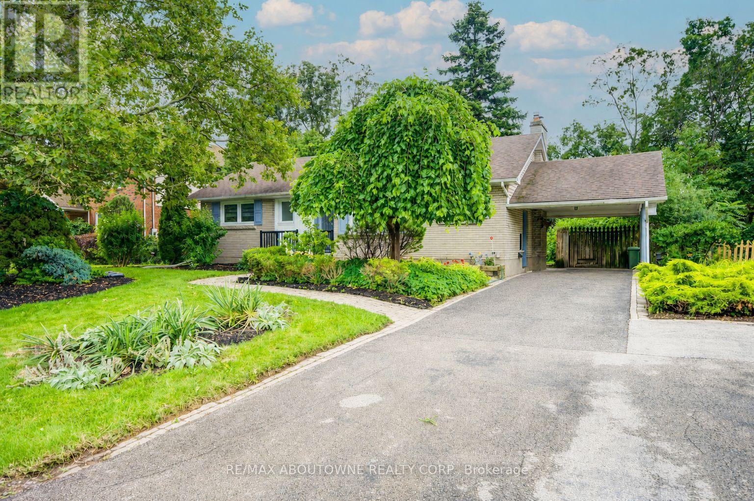 30 DALE AVENUE, Hamilton, Ontario