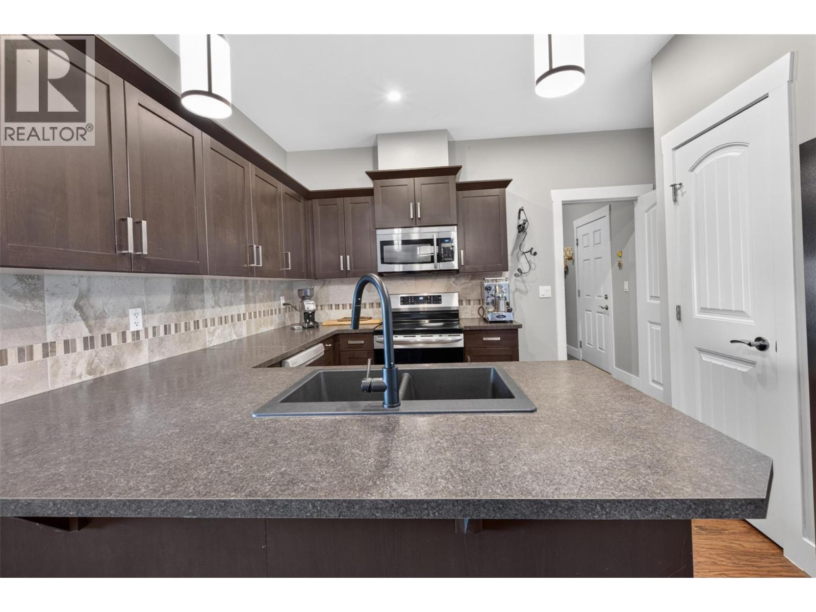 1040 Mt Revelstoke Place Unit# 14 Lot# 20, Vernon, British Columbia  V1B 4E3 - Photo 12 - 10397026