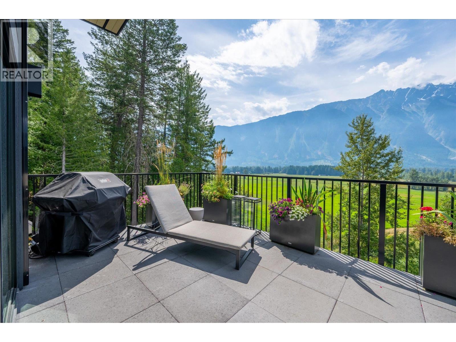 26 4000 Sunstone Way, Pemberton, British Columbia V0N 2L3 - Photo 10 - R3153984