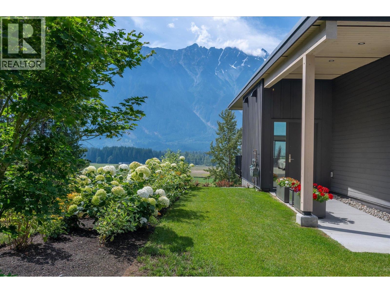 26 4000 Sunstone Way, Pemberton, British Columbia V0N 2L3 - Photo 4 - R3153984
