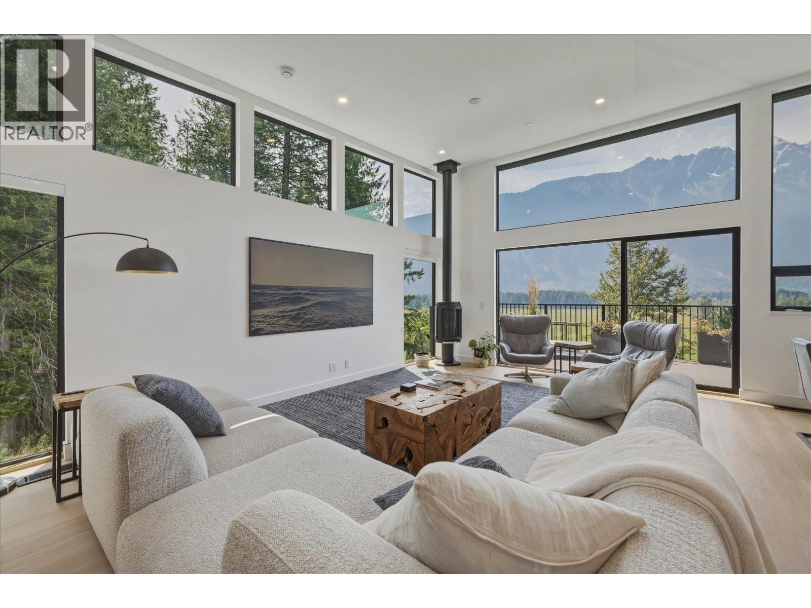 26 4000 Sunstone Way, Pemberton, British Columbia V0N 2L3 - Photo 6 - R3153984