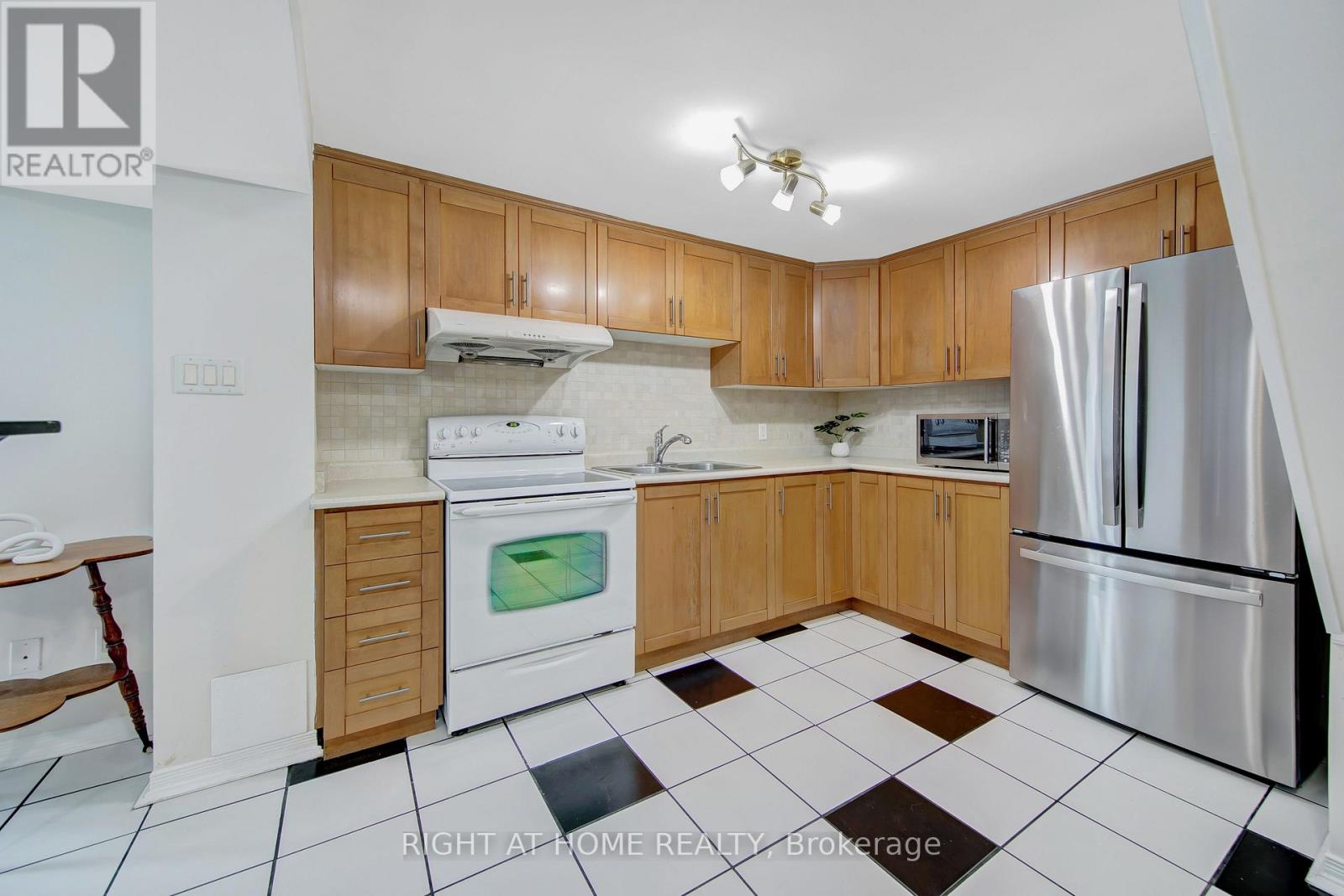 2796 Tallberg Court, Mississauga, Ontario  L5J 1T1 - Photo 32 - W13654406