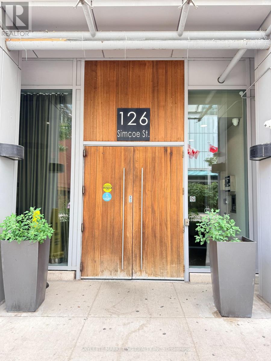1203 - 126 Simcoe Street, Toronto, Ontario M5H 4E6 - Photo 2 - C13654828
