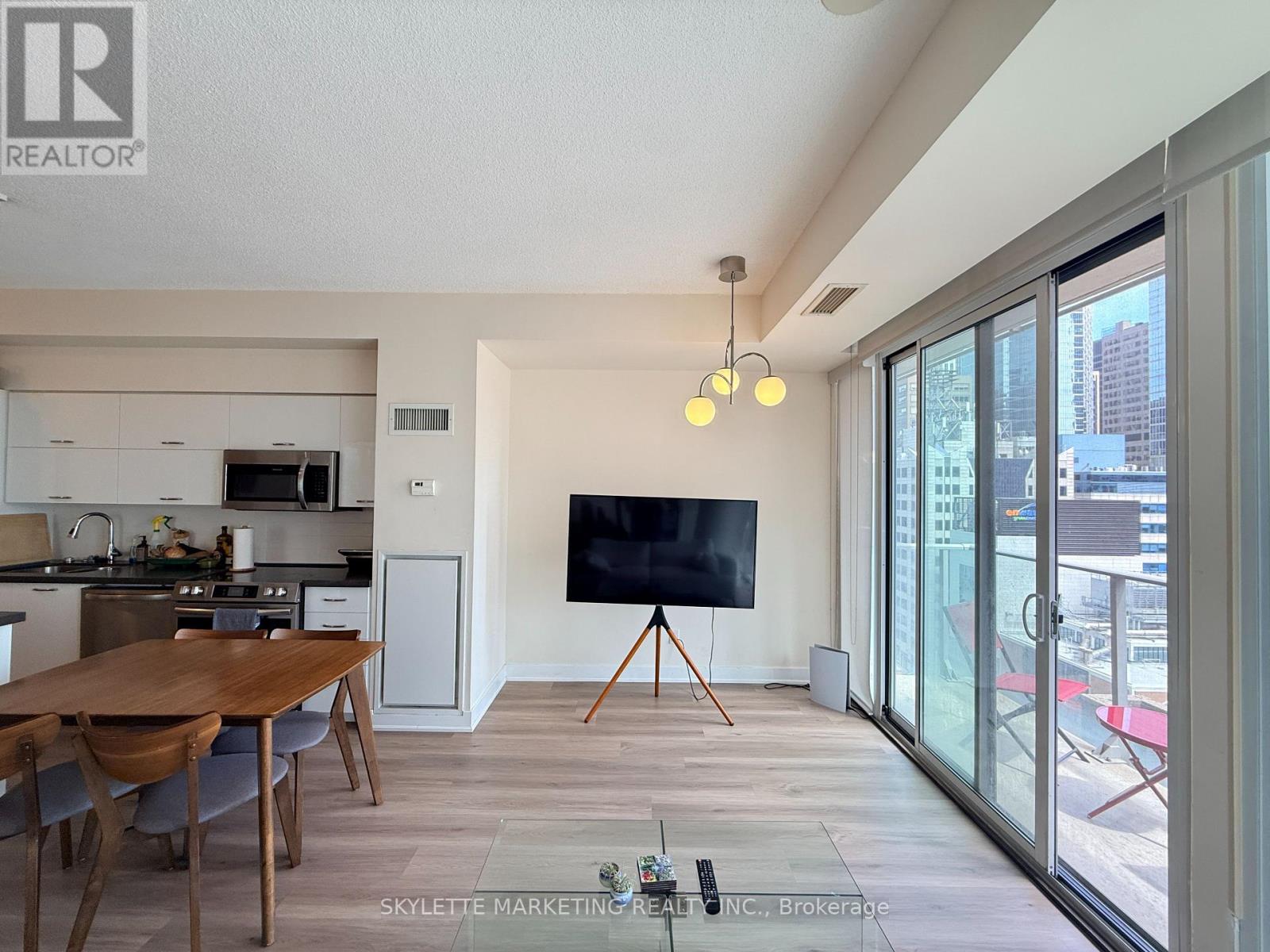 1203 - 126 Simcoe Street, Toronto, Ontario M5H 4E6 - Photo 5 - C13654828