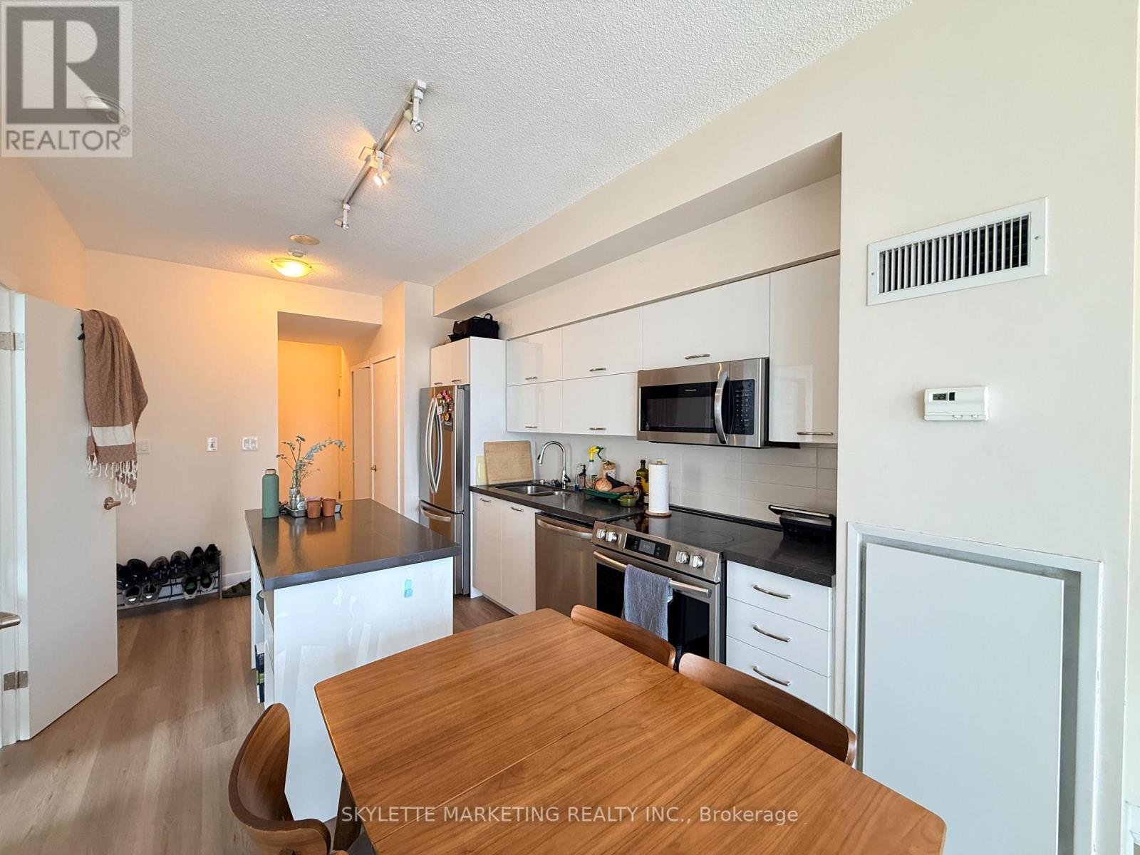 1203 - 126 Simcoe Street, Toronto, Ontario M5H 4E6 - Photo 7 - C13654828