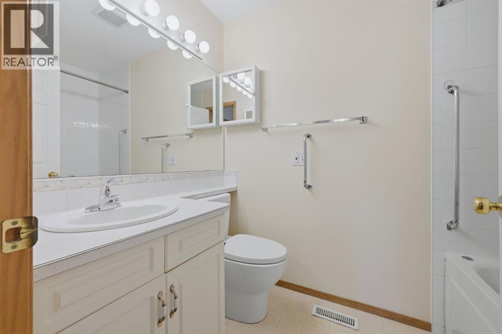 112 Dovista Court SE, Calgary, Alberta  T2B 3P4 - Photo 16 - A2324405
