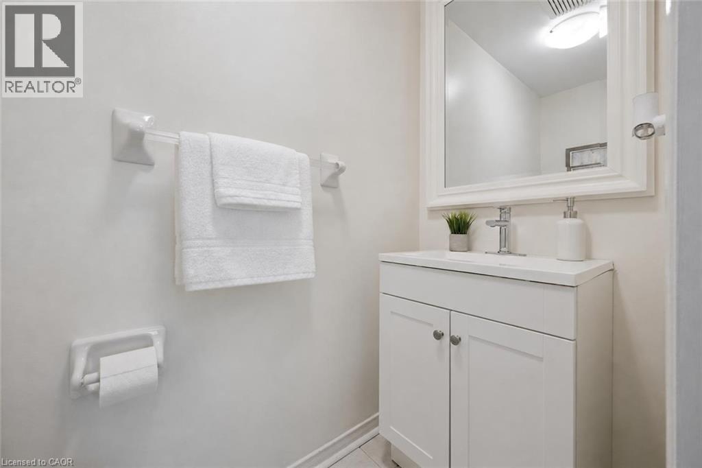 6972 Dunnview Court, Mississauga, Ontario  L5N 7E4 - Photo 10 - 40847357