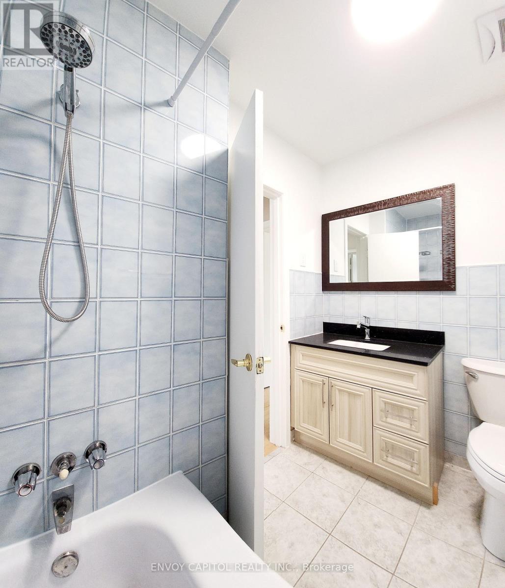 14 Faulkner Crescent, Toronto, Ontario  M9M 2C1 - Photo 16 - W13653642
