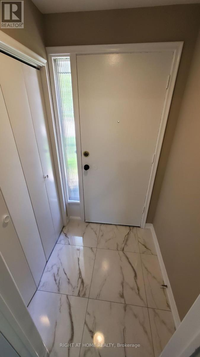 1 - 169 Yorkview Drive, Toronto, Ontario M2R 1K2 - Photo 2 - C13654844