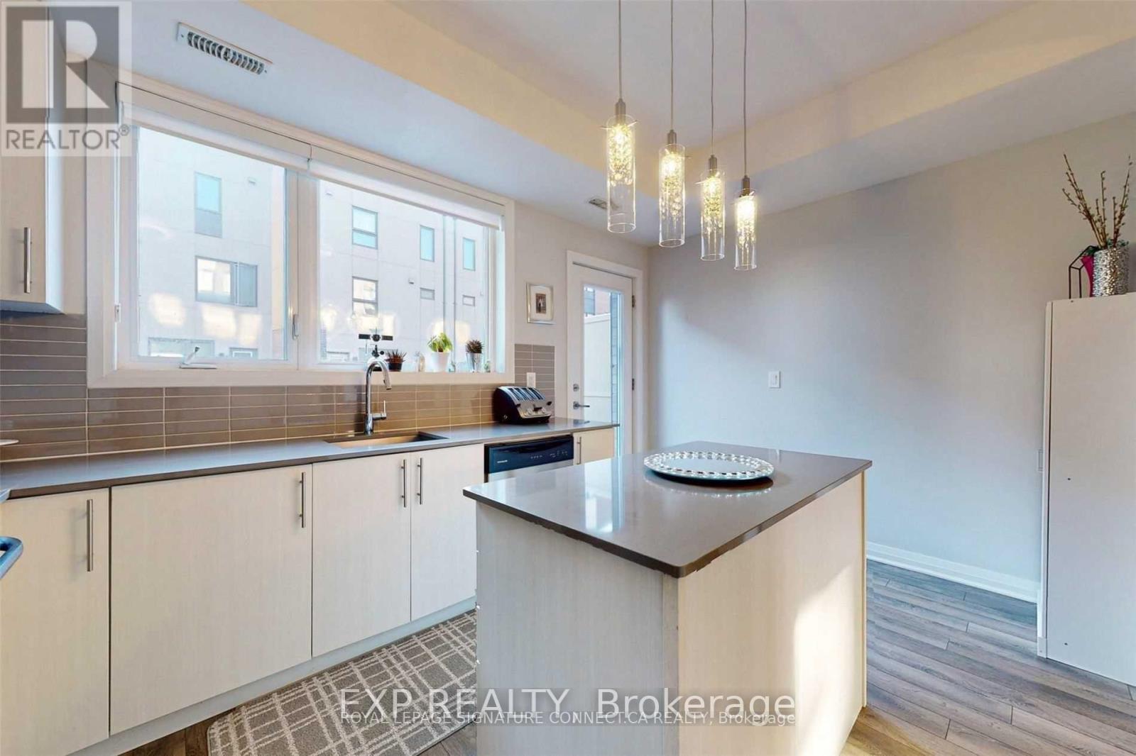 16 Caroline Carpenter Grove, Toronto, Ontario  M3K 0B1 - Photo 11 - W13654840