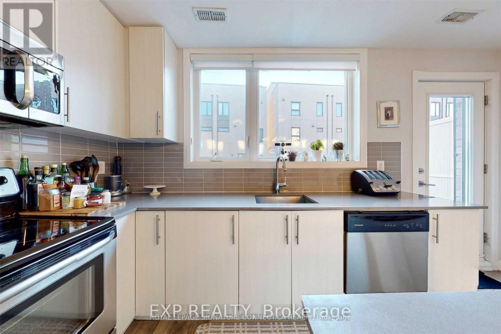 16 Caroline Carpenter Grove, Toronto, Ontario  M3K 0B1 - Photo 12 - W13654840