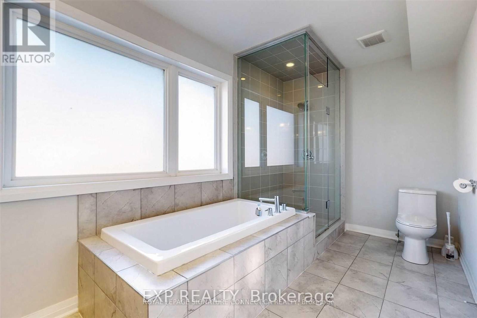 16 Caroline Carpenter Grove, Toronto, Ontario  M3K 0B1 - Photo 5 - W13654840