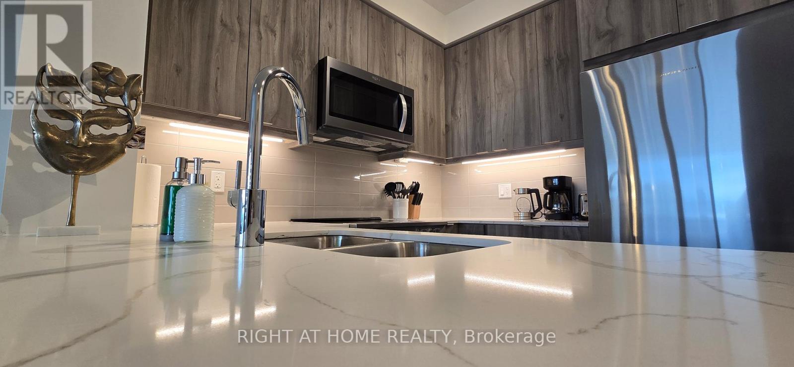 2302 - 15 Watergarden Drive, Mississauga, Ontario  L5R 0H4 - Photo 17 - W13654856