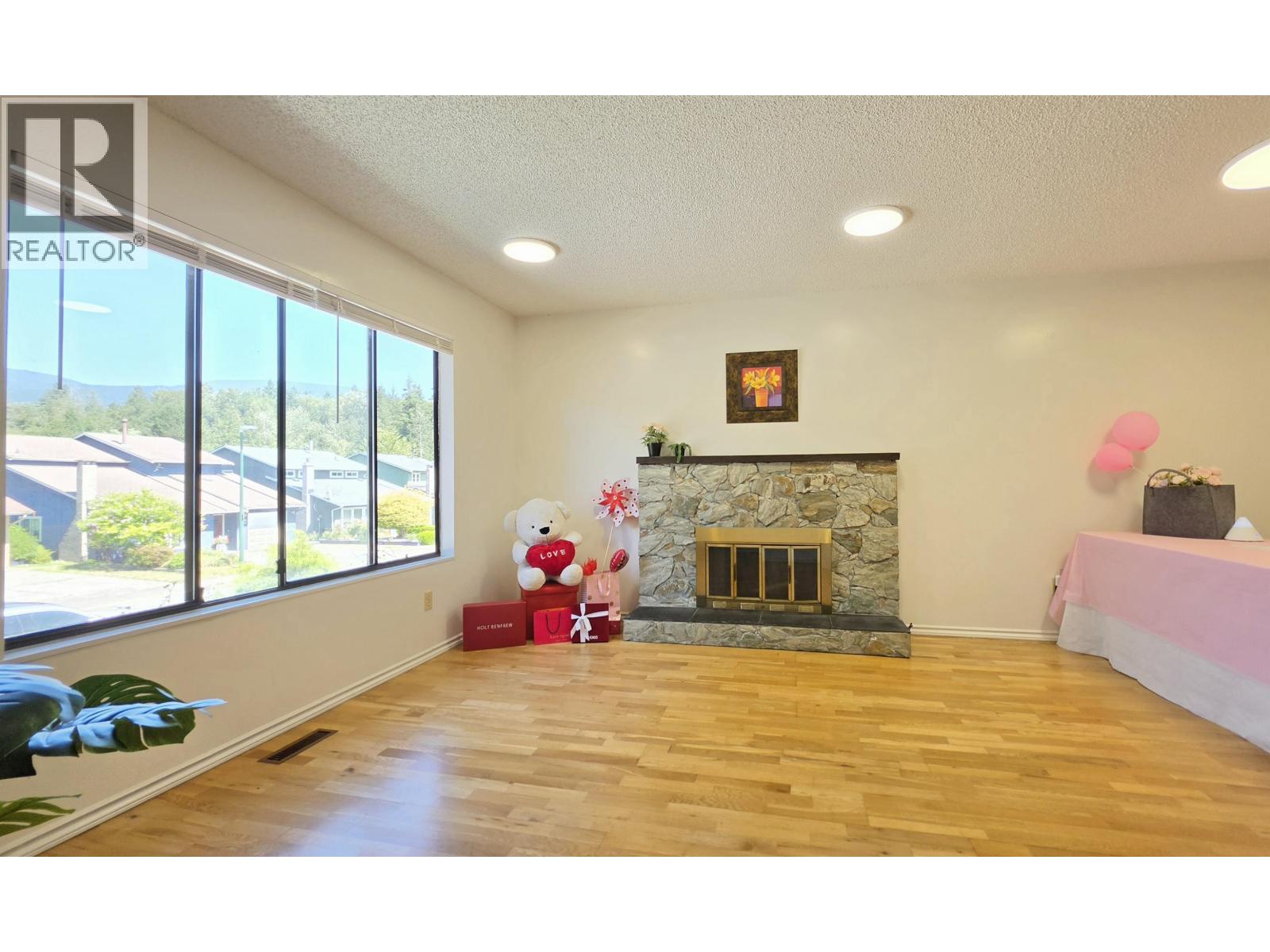 3220 Harwood Avenue, Coquitlam, British Columbia  V3E 1T8 - Photo 5 - R3149123