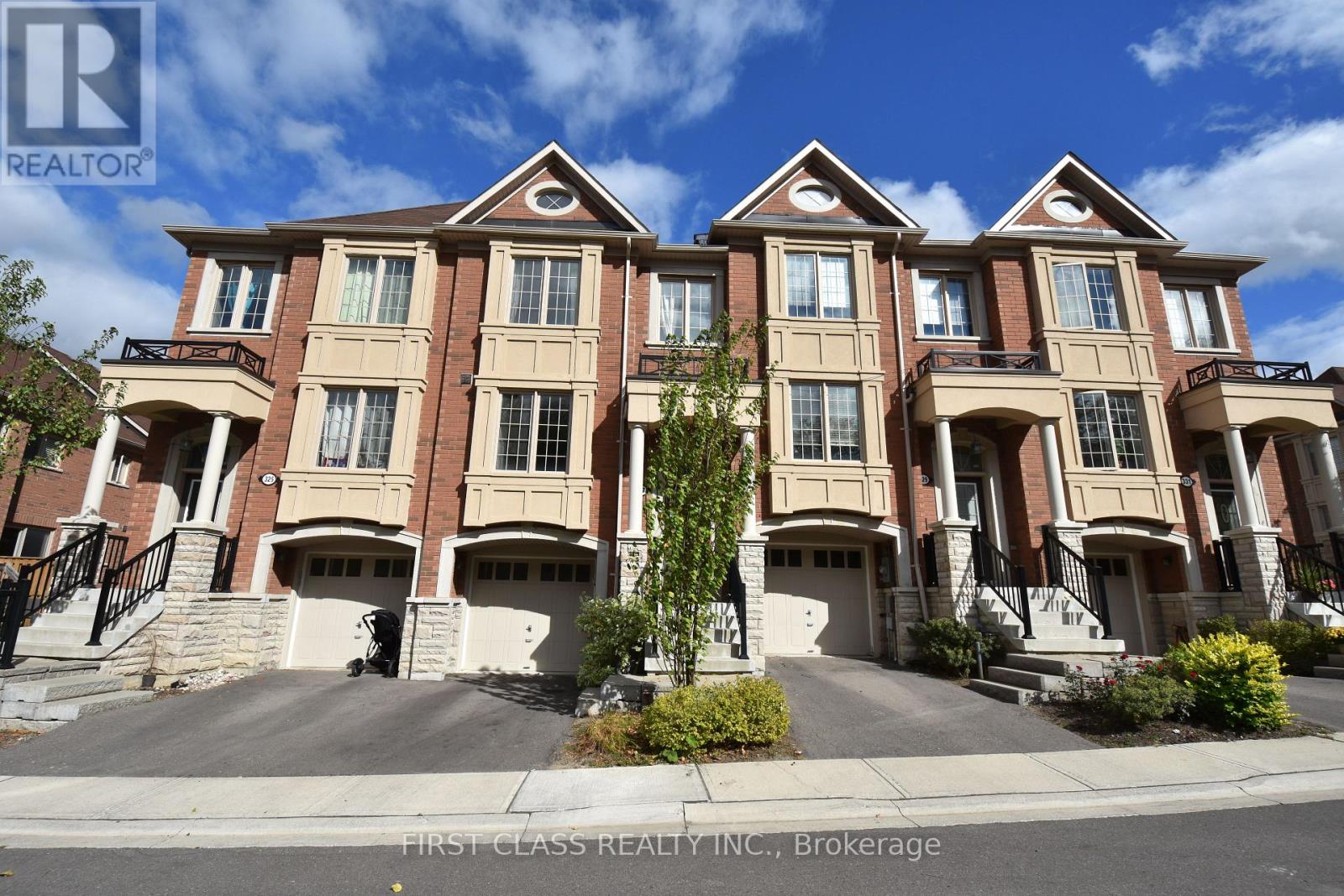 327 DOAK LANE, Newmarket, Ontario