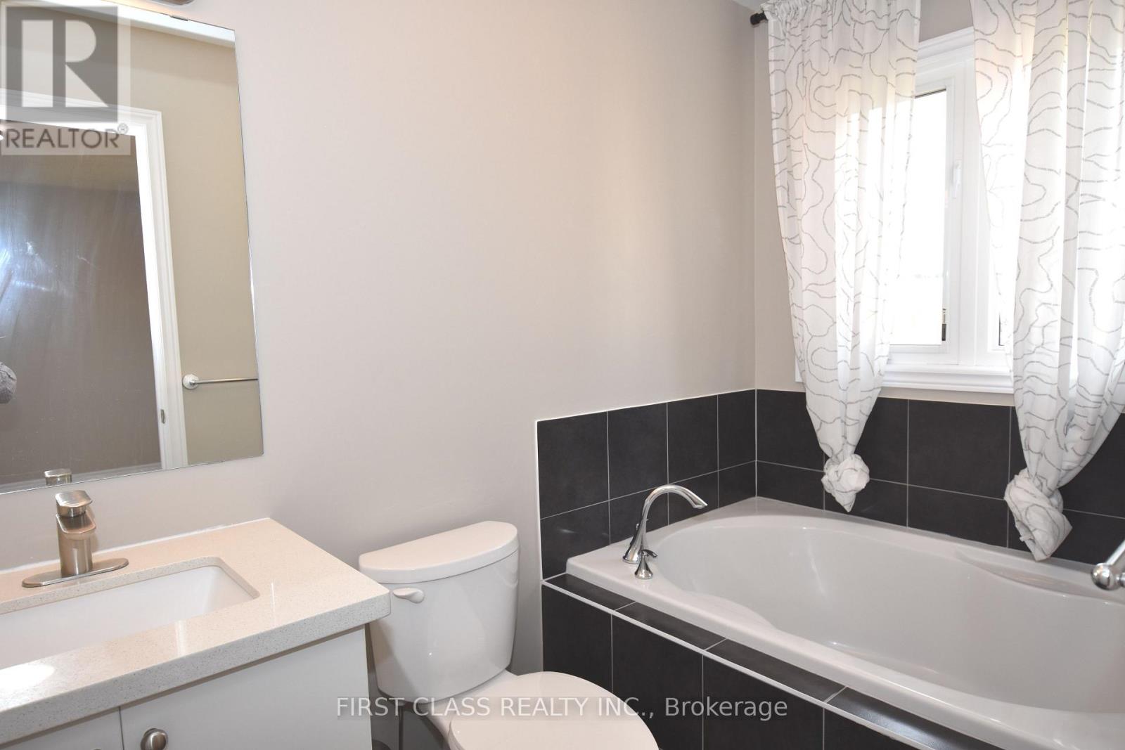 327 Doak Lane, Newmarket, Ontario  L3Y 0A7 - Photo 12 - N13654880