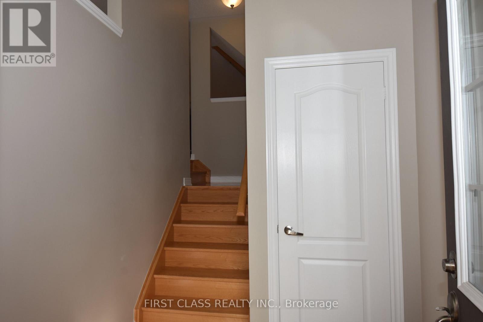 327 Doak Lane, Newmarket, Ontario  L3Y 0A7 - Photo 3 - N13654880