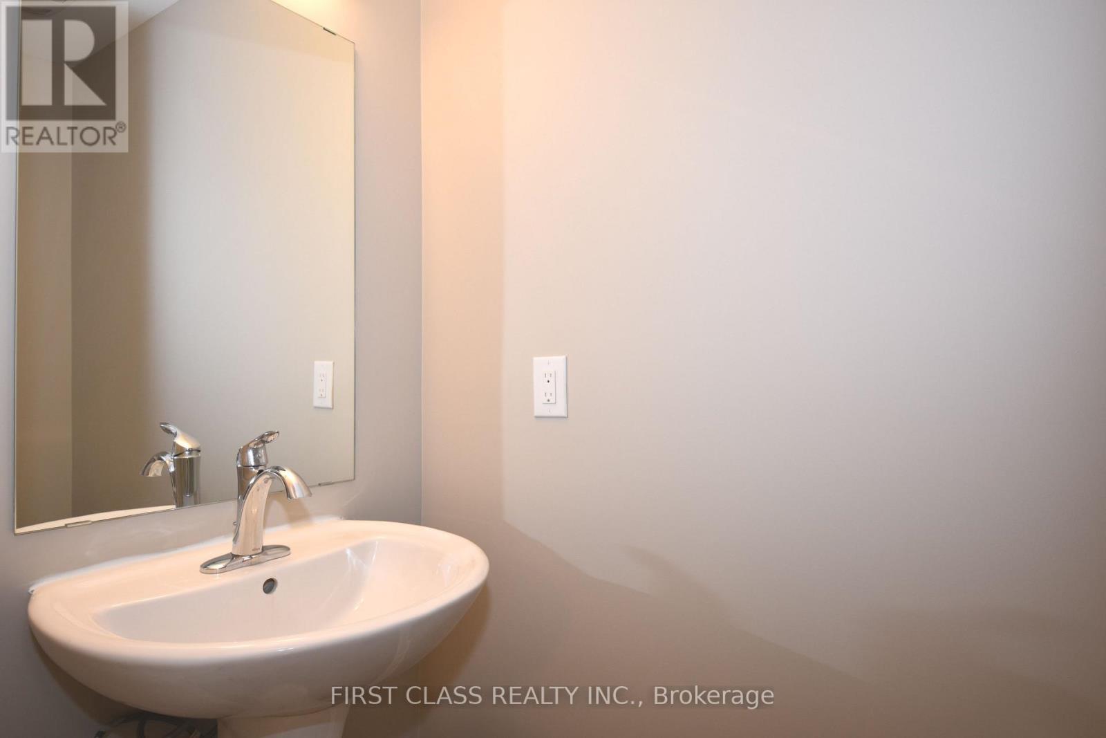 327 Doak Lane, Newmarket, Ontario  L3Y 0A7 - Photo 4 - N13654880